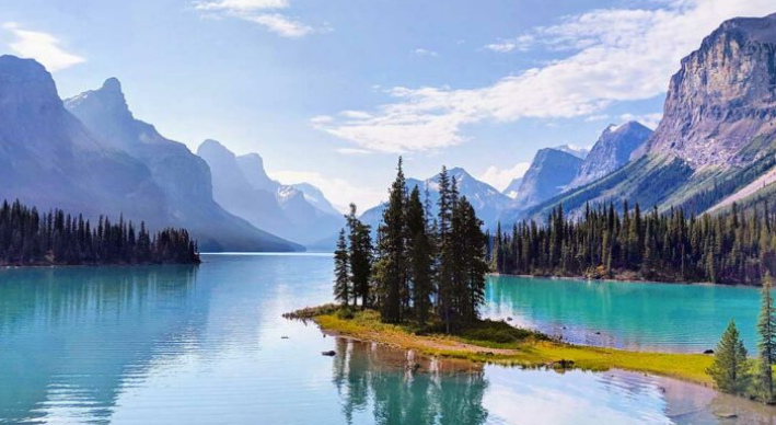 加拿大必去的10大国家公园，感受自然与文化的双重魅力